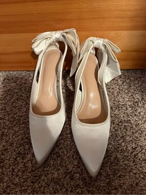 Elegant White Satin Pointed-Toe Bow Pumps - Women's Heels